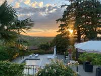 Spacious villa with private pool in Ca' dei Rovati - Chambres d'hôtes Castana