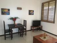Quiet apartment in Pereybere, 50 m² with shared pool - B&B Péreybère