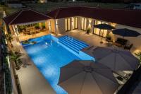 Amon Private Pool Residence - B&B Podgorica