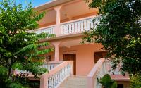 Spacious apartment in Bandrele with terrace, BBQ - B&B Bandrele
