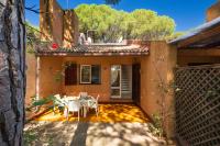 Small Villa with Garden, Steps from the Beach - B&B Fort Village