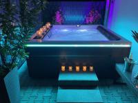 Refugium - Design Apartment with Private Whirlpool & Terrace by Fetischhaus Wiesbaden - B&B Wiesbaden