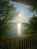Charming Oceanfront Beach House in East Providence - Bed and Breakfast East Providence