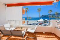 Beachfront Bliss, Terrace & Stunning Sea Views - B&B La Herradura