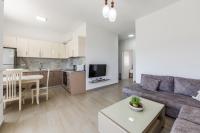 Beachside Family Apartment Balcony & Parking by PikHost - Bed and Breakfast Draç