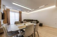 A&H Azure Apartaments 1BR by PikHost - Bed and Breakfast Vlorë