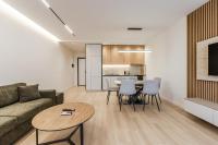 A&H Azure Apartaments 1BR by PikHost - Bed and Breakfast Vlorë