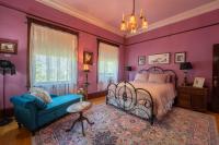 Deluxe Queen Suite