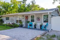 Charlotte Ave Coastal Retreat Private Pool Fire Pit & Backyard Lounge - B&B Sarasota