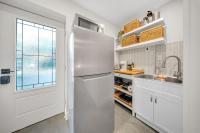Tiny Studio - Fast WiFi - Parking - Workspace - B&B Toronto