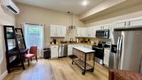Modern Boho Getaway 1BR Apartment By KeenStays - B&B Cape Girardeau