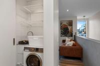 Stylish CBD Apartment Walk to One NZ Stadium - B&B Christchurch