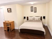 Affordable Spacious Private Suite & Ensuite Bath & Free Parking Near Toronto Pearson Airport - Chambres d'hôtes Mississauga