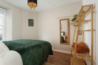 Stylish Harbourfront Top-Floor Apartment with Sea Views Sleeps 6 - B&B Torquay