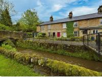 Cosy cottage with stream views in Matlock - B&B Matlock Bank