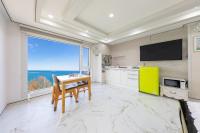 Samcheok white romantic pension - B&B Santyoku