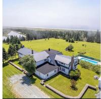 Historic Coastal Retreat - Pool & Sandy Beach Access - B&B Halifax