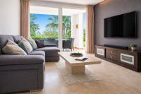 The Lagoon Apartment- Free Lagoon Access - Bed and Breakfast Estepona