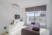 BnBNova - Private Penthouse with Terrace Spinola Bay - B&B St. Julian's
