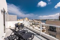 BnBNova - Private Penthouse with Terrace Spinola Bay - B&B St. Julian's