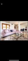 4 Double Bed villa with Pool and Cinema Room - Chambres d'hôtes Benalmádena
