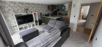 Pet Friendly 2-Bed Apt Sleeps 3 with Parking - B&B Doncaster