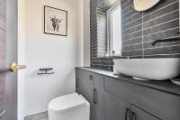 Aylesbury - Sleeps 6 - Parking - Central Location - B&B Aylesbury