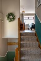 Cosy 2 Bed Home With Parking - Skewen - Close to M4 - By EKLIVING PARTNERS Short Lets & Serviced Accommodation - Chambres d'hôtes Skewen