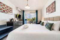 FLAMBOYANT - Studio 2 personnes avec lit de qualité hôtelière séparable pour couple ou amis avec très belle terrasse à 12 min à pied ou 4 min en voiture du lagon de l'Ermitage - ST GILLES LES BAINS - Chambres d'hôtes La Saline les Bains