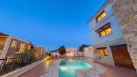 Villa Kampanella - Luxury 7 Bedroom Villa with Pool , Jacuzzi , Panoramic Sea & Sunset Views - B&B Il-Madliena