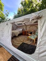 Mary's Meadow Luxury Safari Tent - B&B Swansea