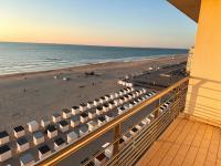 BEL AIR HOLIDAY - Renovated Seafront studio with Stunning Sea Views T166 - B&B Ostenda