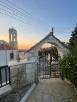 Charming stone house with courtyard - Bed and Breakfast Stení
