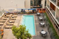 Bright Santa Monica 2-Bed Oasis with Pool, Gym & Views - Ferienwohnung Los Angeles