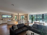 Villa an der Evenburg in Leer, 124 qm, Parkplatz, Glasfaser, Voll Ausgestattet - B&B Leer