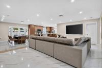 Rove Travel - Aurelia Palms - 5BR Luxe Home with Pool - B&B Hollywood