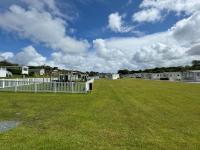 Luxury Static Caravan on 5 Star Park - Chambres d'hôtes Benllech