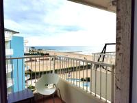 Apartamento de 2 dormitorios con terraza y vistas al mar