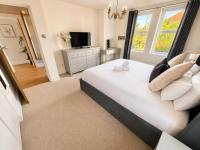 Coastal Stay with Garden and Parking - Two Bedroom - Close to Beach - Chambres d'hôtes Bournemouth