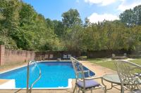 2000 sq ft with pool on 50 acres, near airport - B&B Goodlettsville