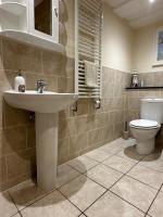 Crown Apartment - King Bed - Free Parking - B&B Inverness