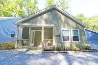 Cuddle Cove Modern, Creekside Home right by the Heart of Bryson City - Chambres d'hôtes Bryson City