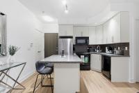 Stylish 1BR Condo with Private Balcony and Views - Bed and Breakfast Toronto