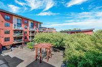 Bright 3 Bd at Playa 114 w Patio and Pool and Near Beach - Ferienwohnung Kelowna