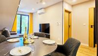 HolidayHomePL Sea & Forest B417 z sypialnią, basen, spa, gym GRATIS - B&B Międzyzdroje