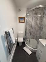 Stylish Harbourfront Top-Floor Apartment with Sea Views Sleeps 6 - B&B Torquay