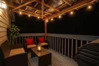 Remodeled, Spacious, Modern Retreat 5 BR, 3BA, 2KIT - B&B Shoreline