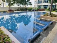 Cozy Eastwood Studio w Pool Access, 65inch TV and Wifi - B&B Manila