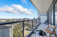 Modern 2BR High-Rise Suite with Private Balcony - Ferienwohnung Toronto