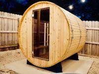 Venetian Pool Hot Tub Sauna and Cold Plunge - B&B Charlotte